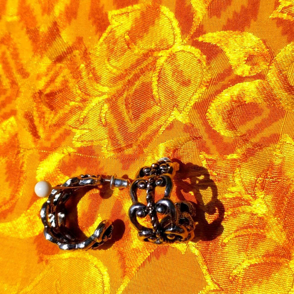 Silver filigree metal earrings